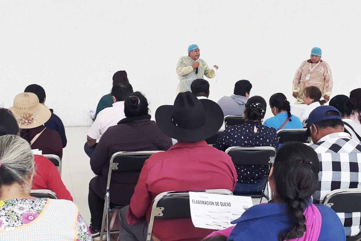 Autoridades comunitarias y productores de Huamantla reciben curso sobre seguridad alimentaria
